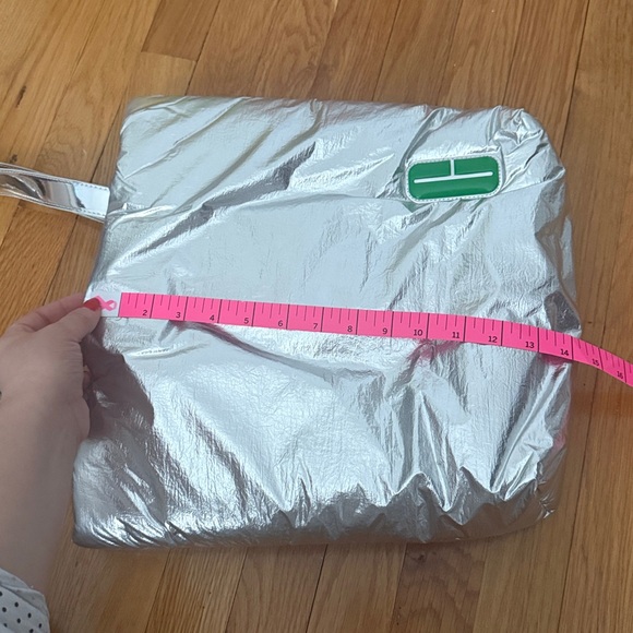 Clinique limited-edition Tote NWT - Picture 3 of 6